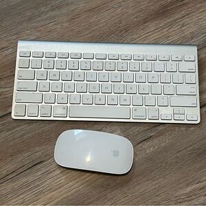 Apple Silver and White Keyboard with Mouse